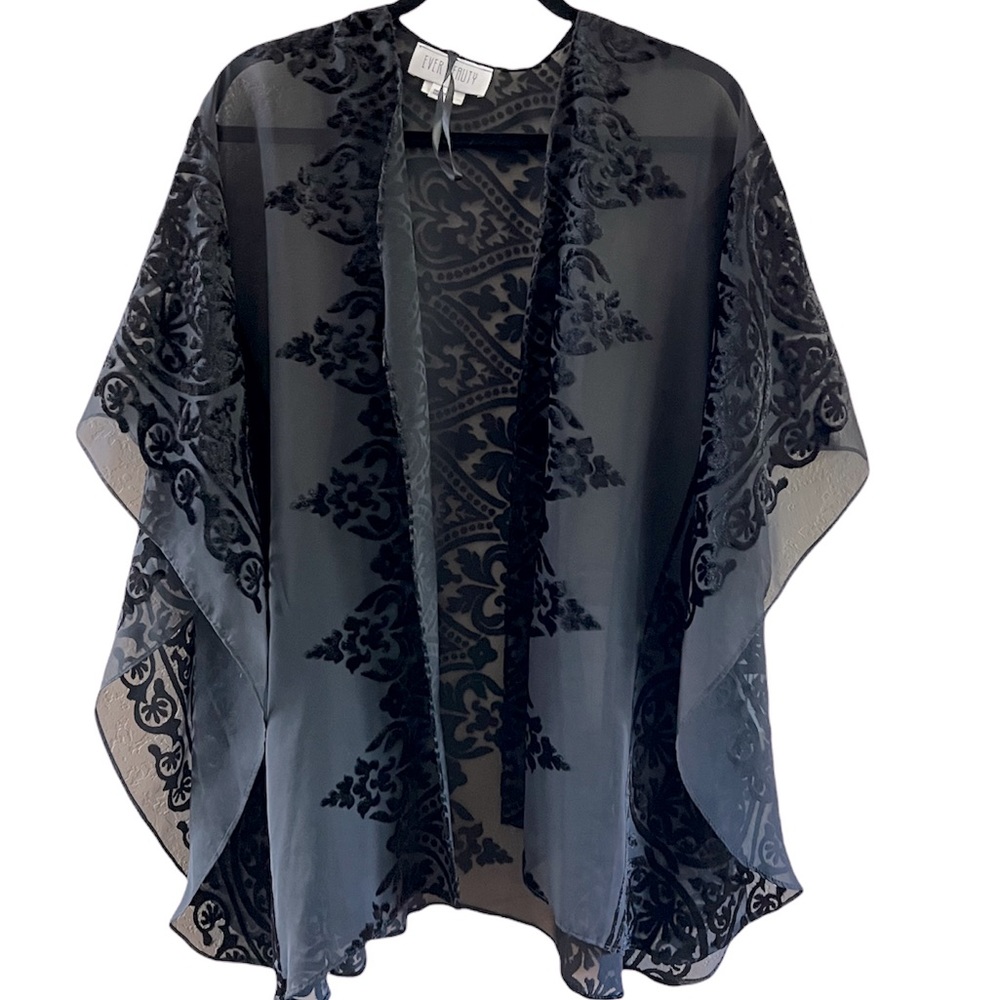 Ever Beauty women’s velvet burnout kimono black Like New one size